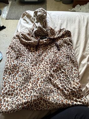 Simply Vera Vera Wang Leopard Print Hoodie in Brown, Tan & Black